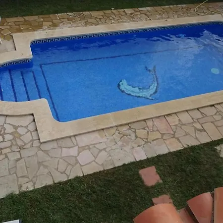 Laura With Private Pool فيلة