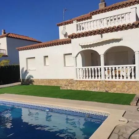 Laura With Private Pool فيلة *